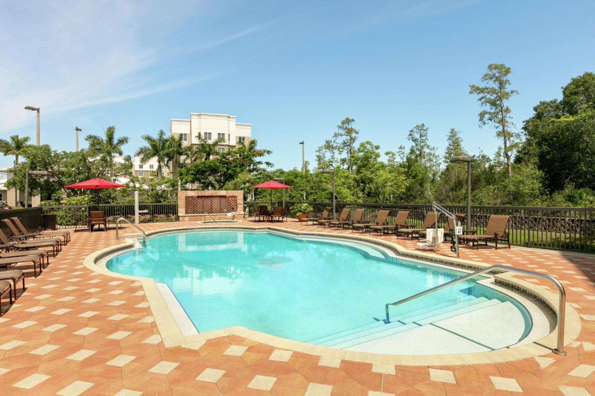 Hilton Garden Inn Fort Myers Airport/Fgcu Exterior photo